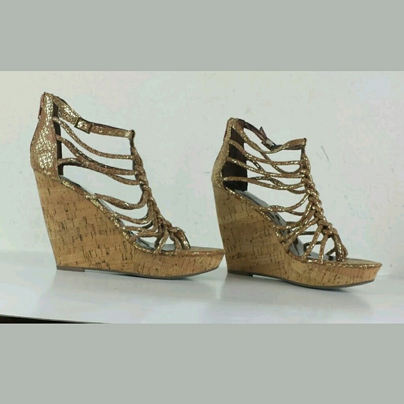 NWOT 6 in Platform Wedge Heel Sandals - Picture 2 of 8